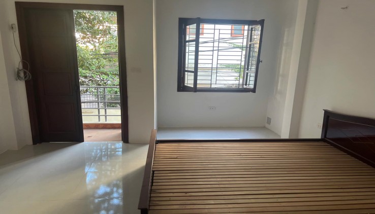 Cho thuê nhà MP Nguyễn Văn Trỗi làm Spa, Cafe, KD online, Showroom, 46m2, 5 tầng, 28tr/tháng